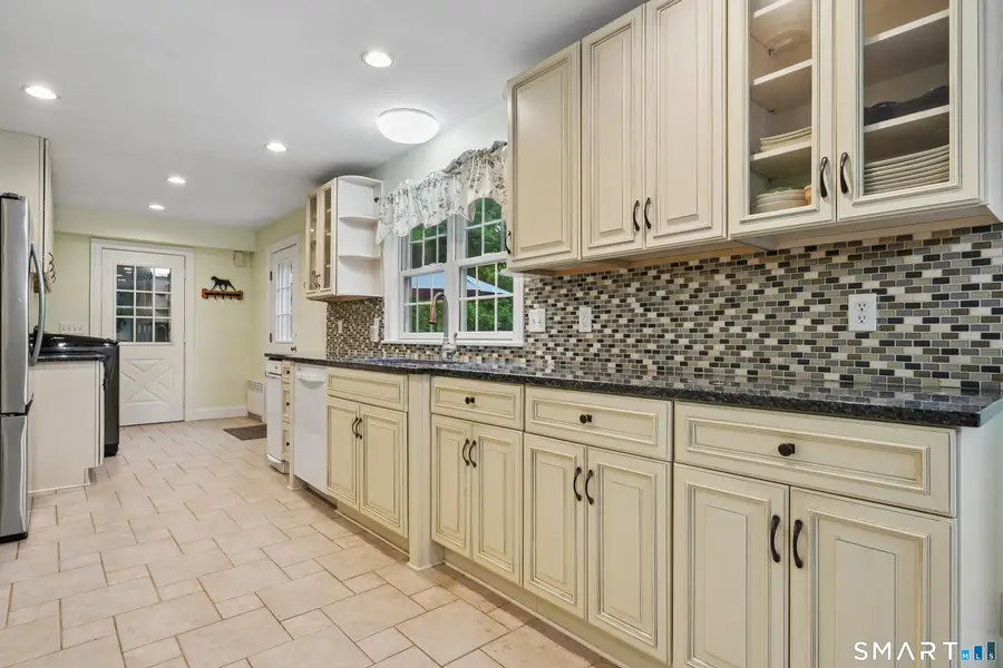 40 Comstock Hill Avenue, Norwalk, CT 06850 - #3