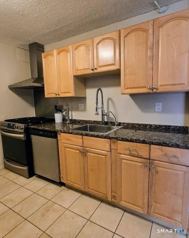 30 Woodland Street #4D, Hartford, CT 06105 - #2