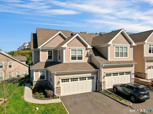 82 Winding Ridge Way #82, Danbury, CT 06810