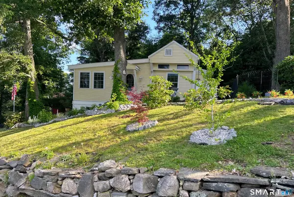 5 Hilltop Road, East Hampton, CT 06424