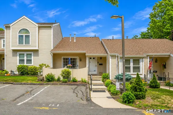 402 Lakeview Drive #402, Southington, CT 06489