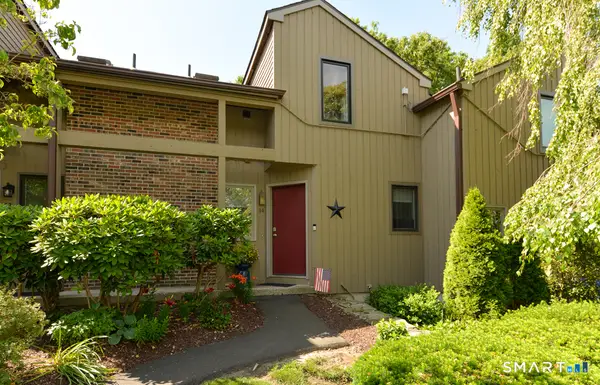 14 Far View Commons #14, Southbury, CT 06488