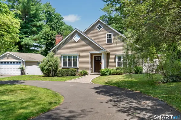 12 Cottage Place, Trumbull, CT 06611