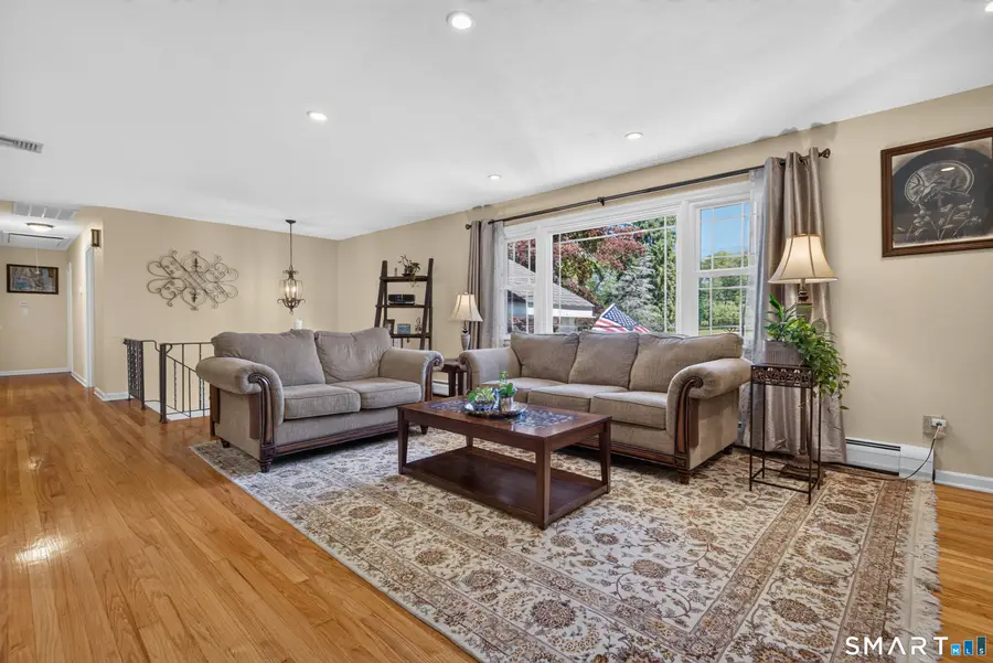 16 Williamsburg Drive, Orange, CT 06477 - #2