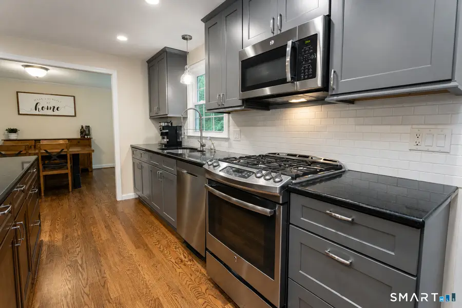 8 Lawton Drive, Simsbury, CT 06070 - #3