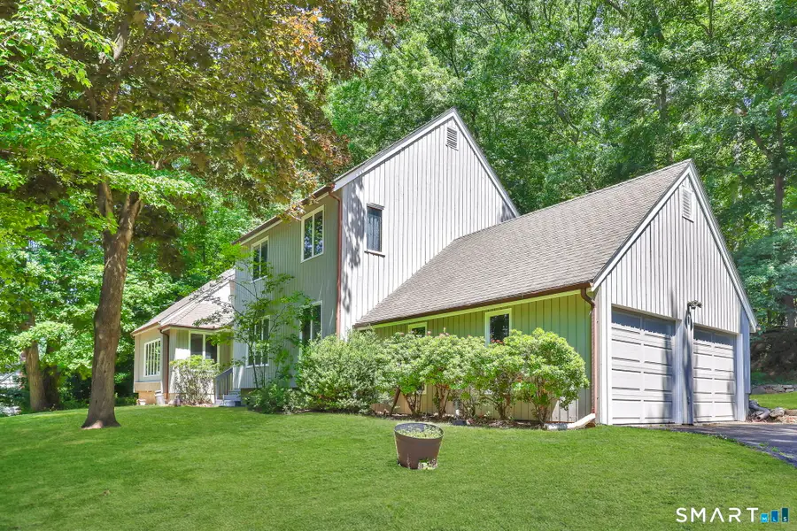 29 Foxwood Road, Trumbull, CT 06611 - #3