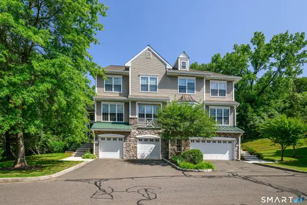 1 Cambridge Drive #1, Danbury, CT 06811