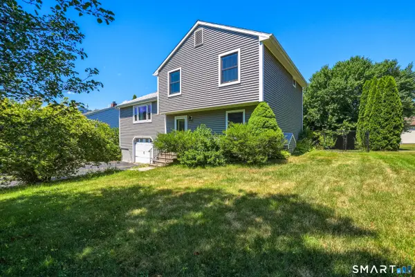 82 Lake Garda Drive, Farmington, CT 06085