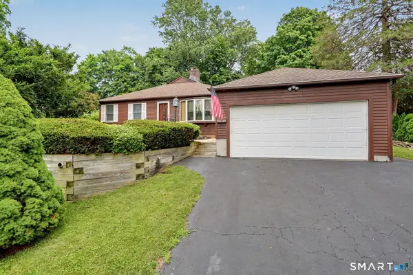 10 Paulina Place, Trumbull, CT 06611