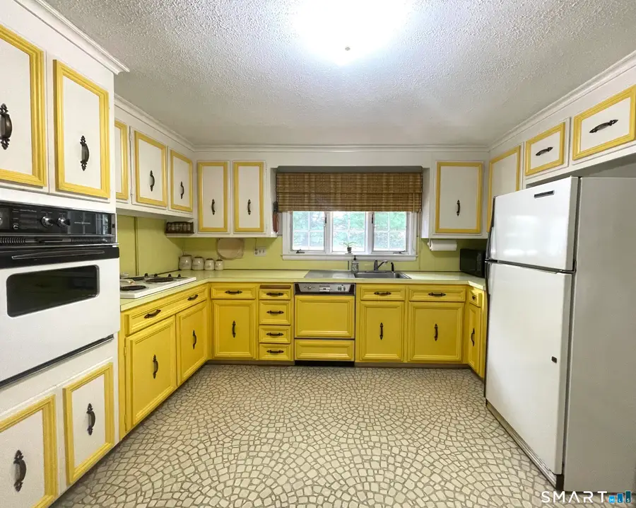 27 Fairway Drive, New Britain, CT 06053 - #3