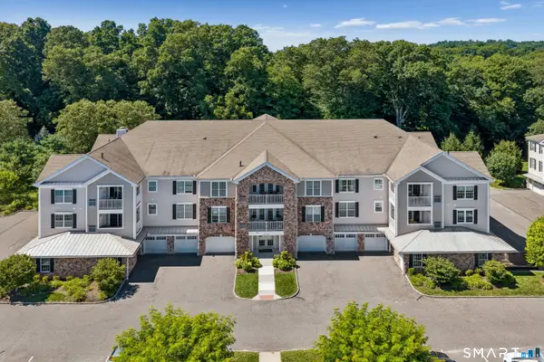 1227 Brookside Court #1227, Newtown, CT 06470