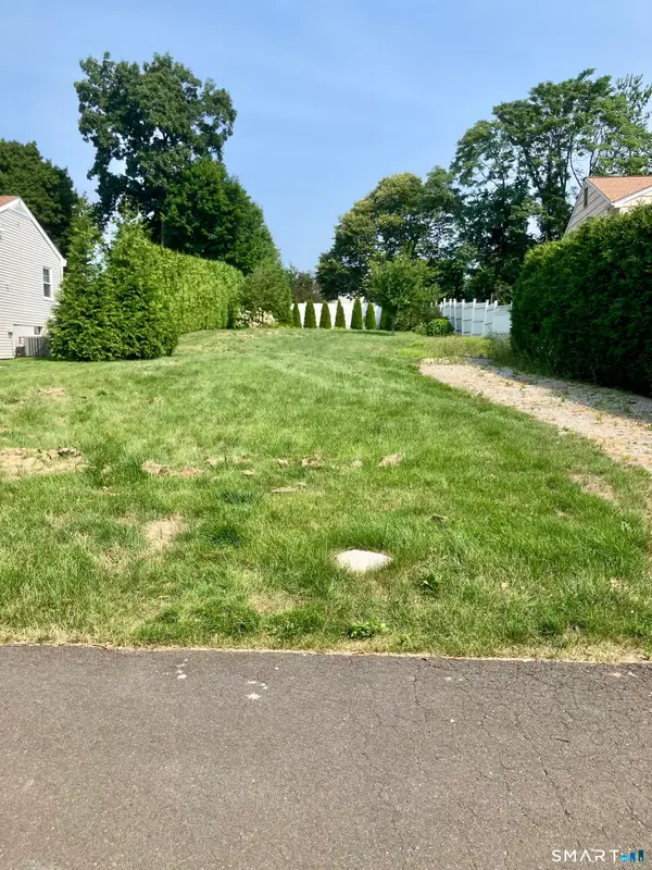 18 Katy Lane, Norwalk, CT 06851