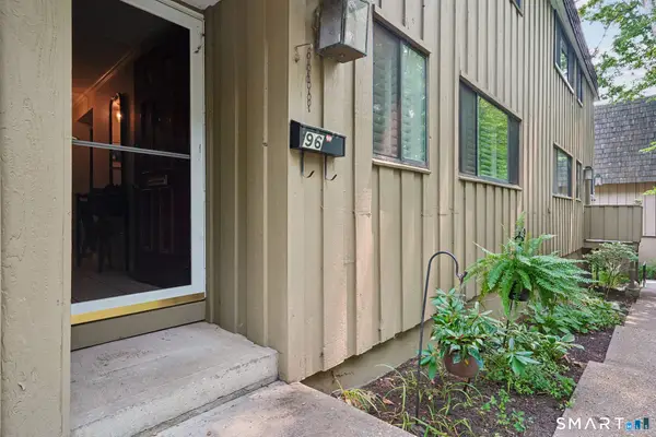 96 Ledgebrook Drive #96, Norwalk, CT 06854