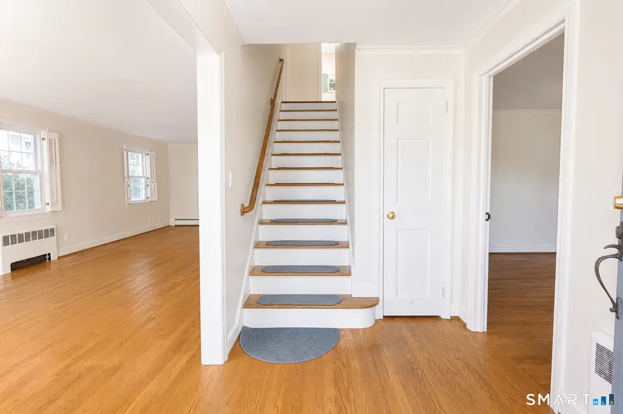 24 Sandhurst Drive, West Hartford, CT 06107 - #3