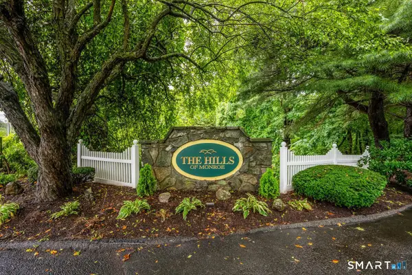 215 Windgate Circle #E, Monroe, CT 06468