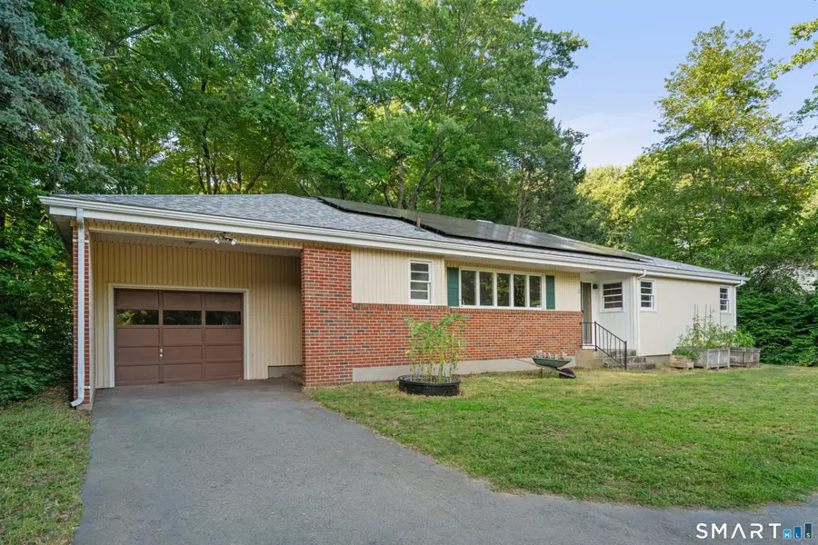 24 East Wintonbury Avenue, Bloomfield, CT 06002 - #2