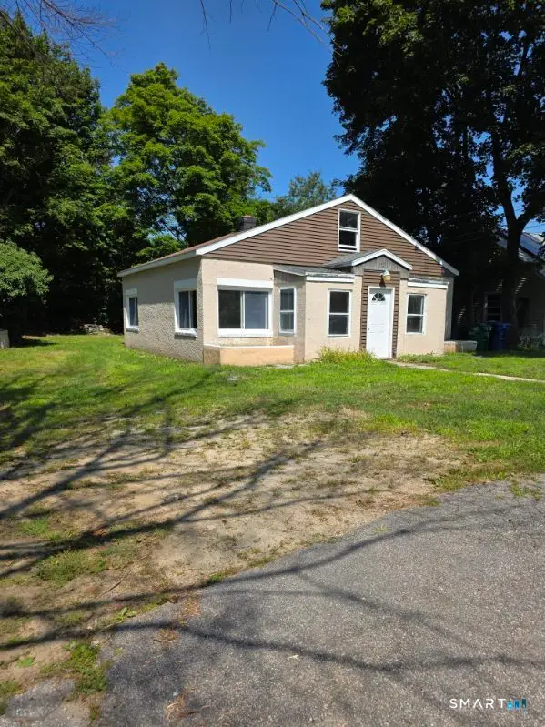 12 Woodlawn Avenue, Waterford, CT 06385