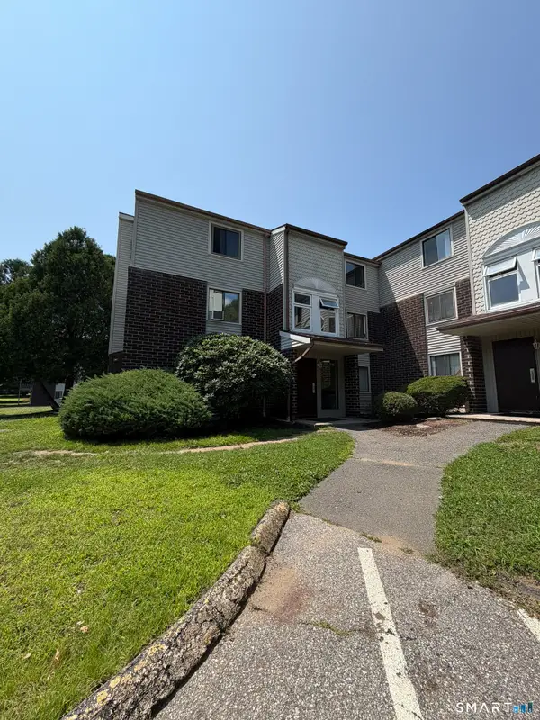 7 Padanaram Road #J216, Danbury, CT 06811