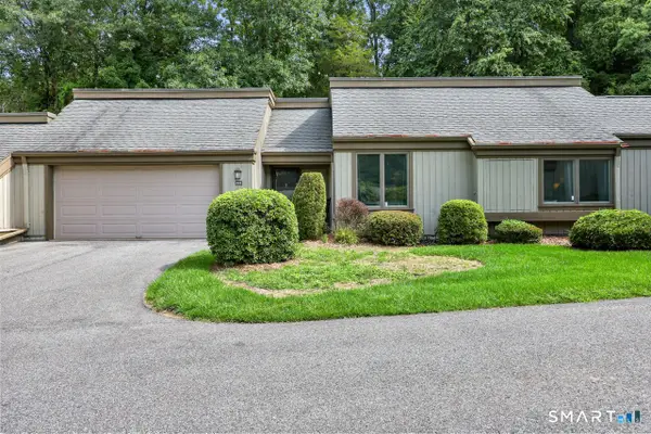 28 Heritage Crest #B, Southbury, CT 06488