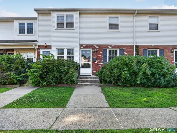 10 Bradley Circle #B10, Enfield, CT 06082