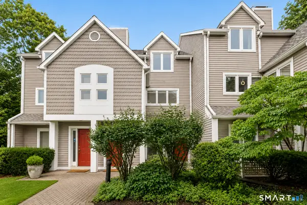 453 East Putnam Avenue #4G, Greenwich, CT 06807