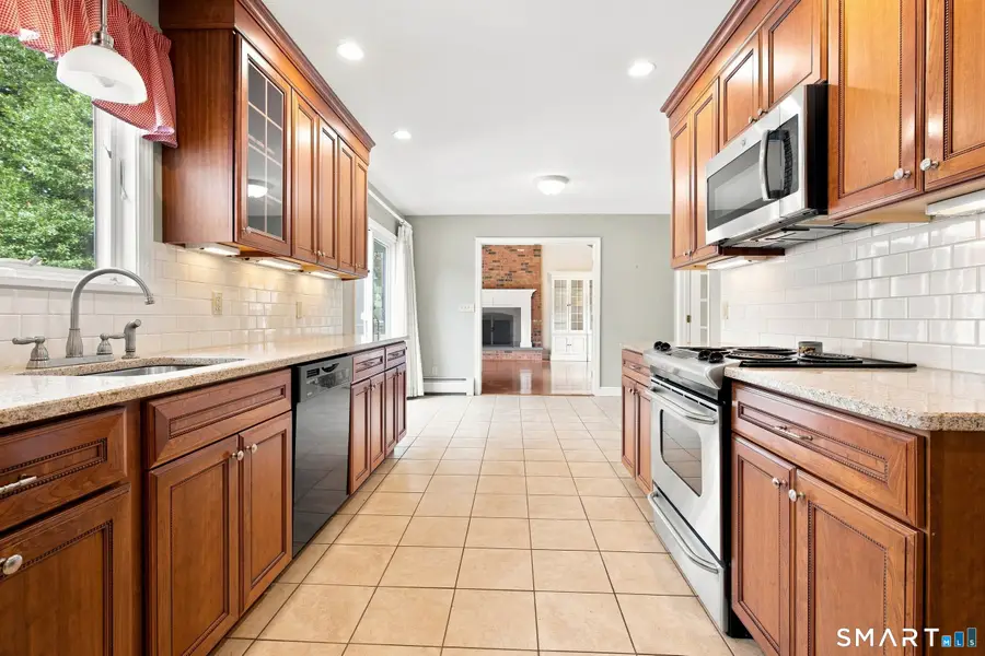 16 Sunrise Avenue, Trumbull, CT 06611 - #3