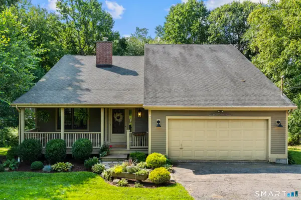 10 Anna Drive, Oxford, CT 06478