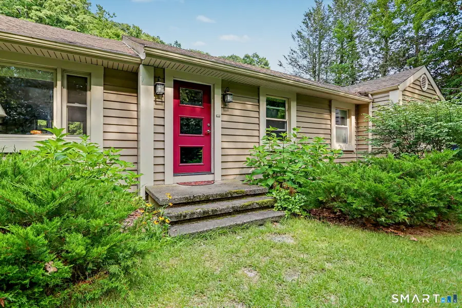 16 Velvet Street, Trumbull, CT 06611 - #2