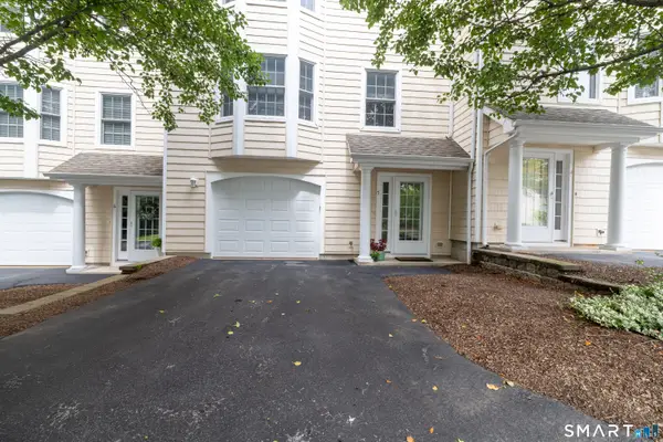 5 Parkwoods Drive #5, Norwich, CT 06360