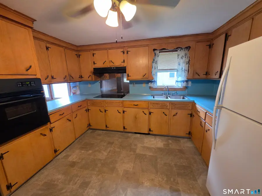 28 Daggett Street, Moosup, CT 06354 - #3