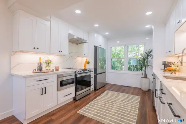55 Mill Plain Road #28-6, Danbury, CT 06811