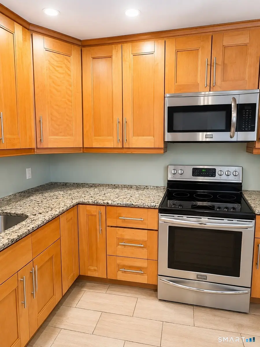 111 Stone Bridge Road, Bridgeport, CT 06606 - #3