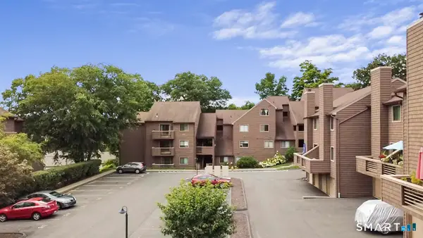 166 Old Brookfield Road #26D4, Danbury, CT 06811
