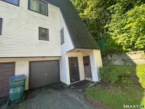 207 High Top Circle West #207, Hamden, CT 06514