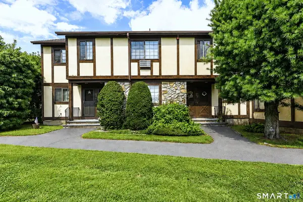 330 Foxwood Lane #330, Milford, CT 06461