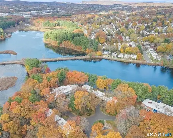 22 North Lake Drive #D2, Hamden, CT 06517