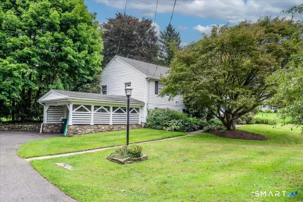 4 Taunton Lake Drive, Newtown, CT 06470