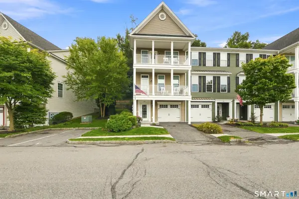44 Warrington Round Street #44, Danbury, CT 06810