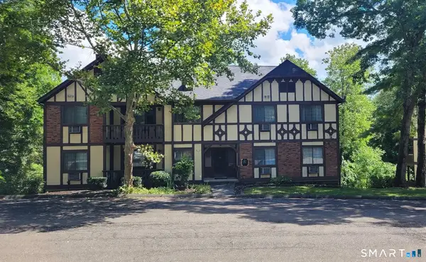 5 Essex Court #5, Brookfield, CT 06804