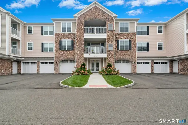 623 Brookside Court #623, Newtown, CT 06470