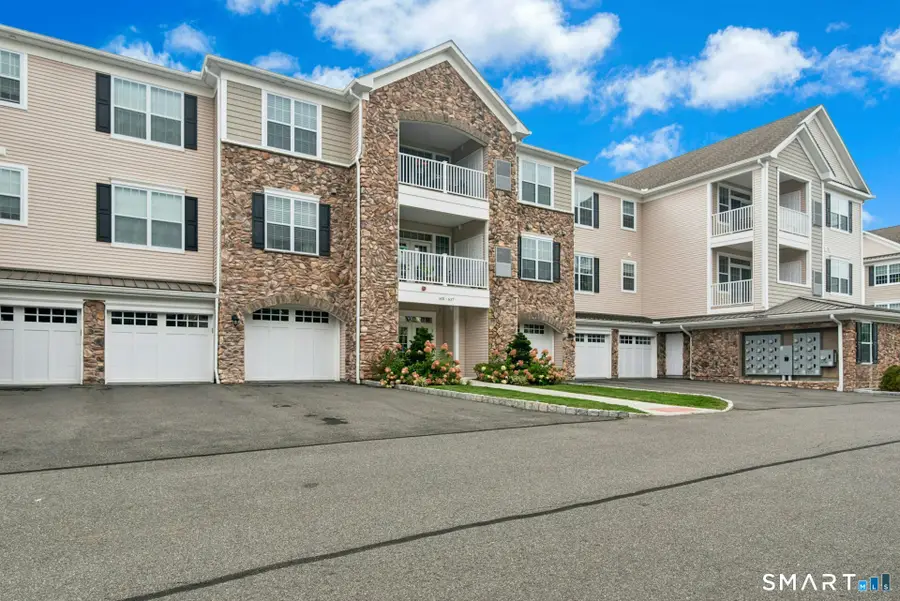 623 Brookside Court #623, Newtown, CT 06470 - #3