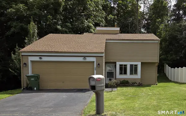 17 East Lake Place, Middletown, CT 06457