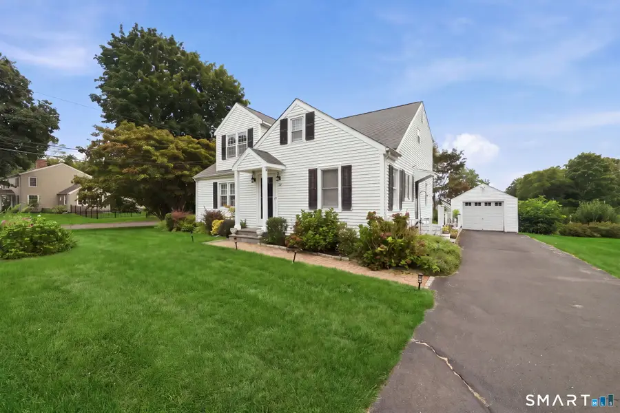 32 Crown Street, Trumbull, CT 06611 - #2