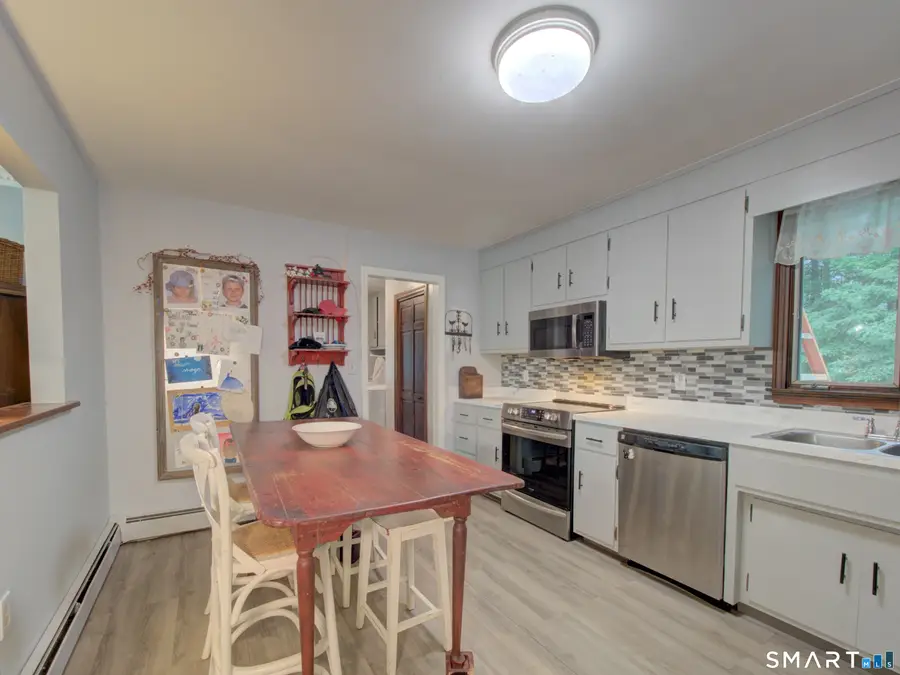 24 Queen Eleanor Drive, Gales Ferry, CT 06335 - #3