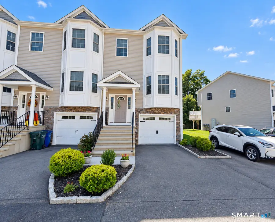 16 Ardi Court #16, Newtown, CT 06482 - #3
