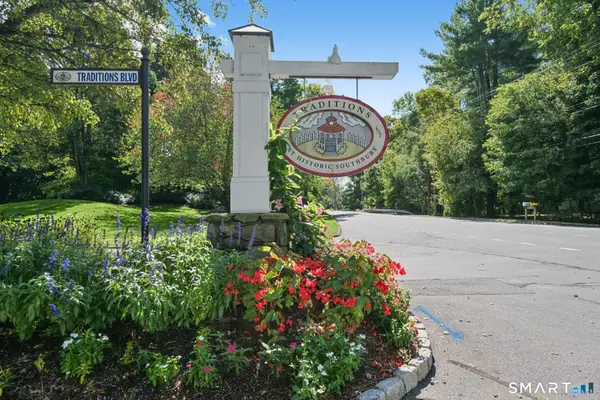 4 Freedom Circle #4, Southbury, CT 06488