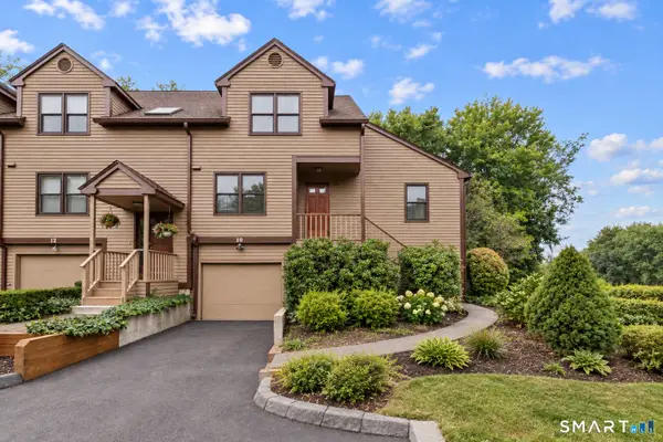 10 Edgehill Circle #10, Monroe, CT 06468