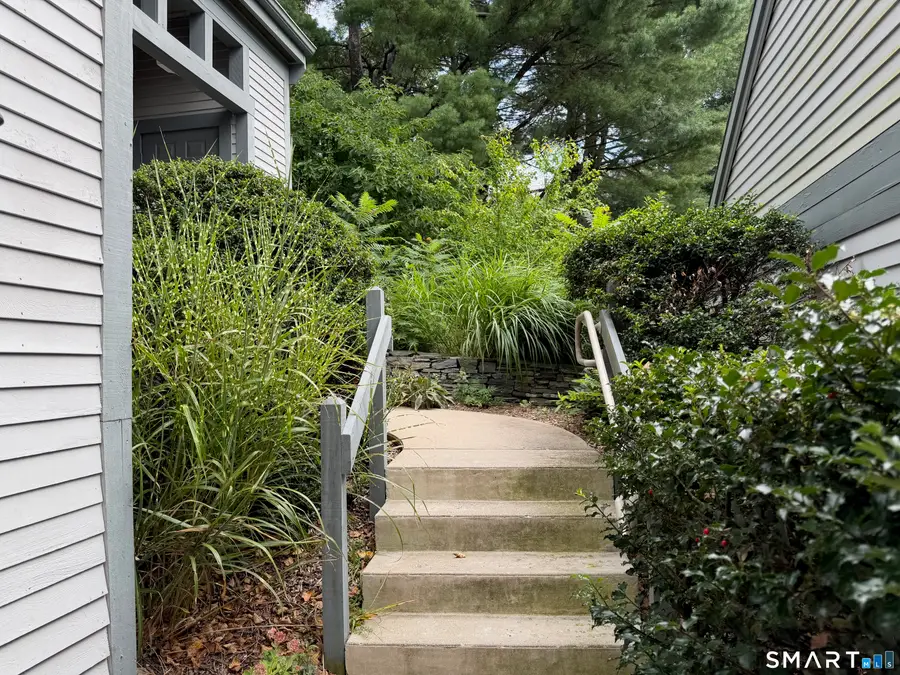4 Sweetbriar Lane #4, Avon, CT 06001 - #2
