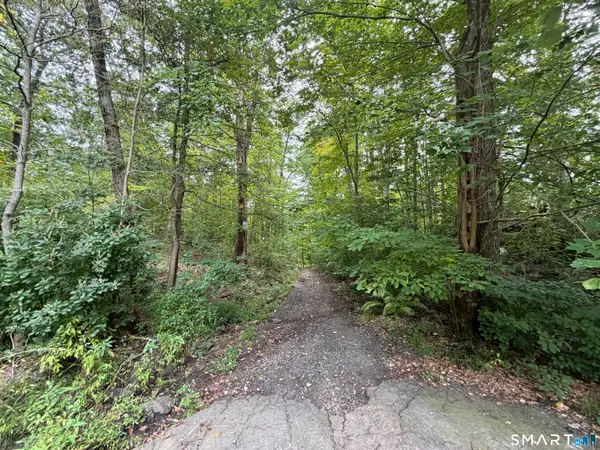 Bow Lane, Middletown, CT 06457