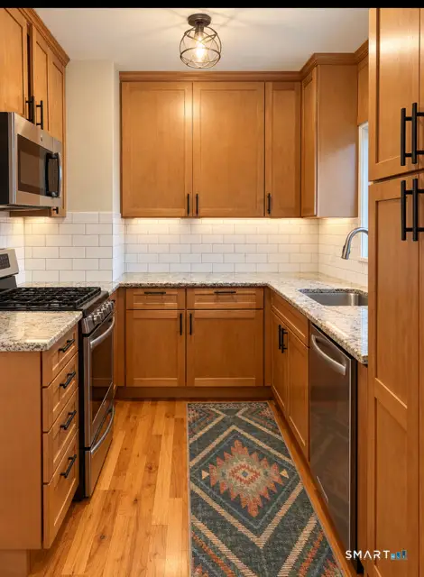 11 Laura Lane, New Haven, CT 06513 - #2